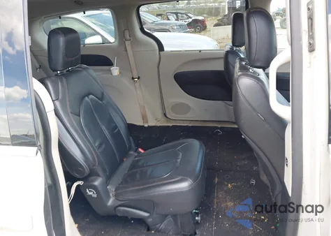 2017 Chrysler Pacifica Touring-L z USA, uszkodzony, nr VIN 2C4RC1BG3HR654362